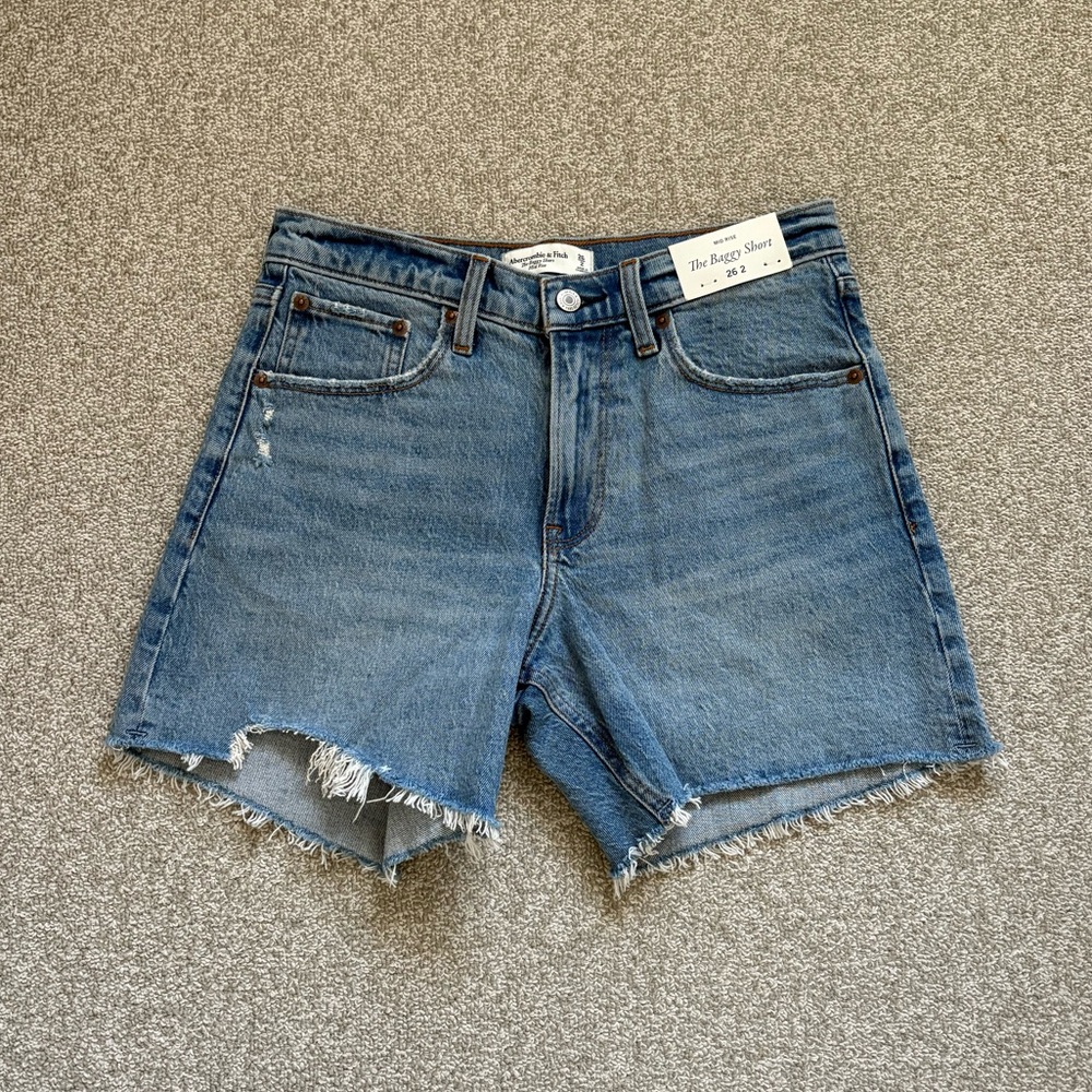 NWT Abercrombie & Fitch Mid Rise Baggy Short